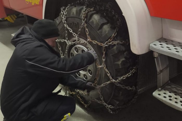 Feuerwehrfahrzeuge mit Schneeketten ausgerüstet!