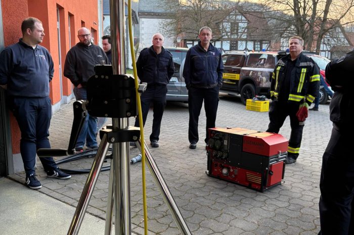 Vorführnachmittag moderner Einsatztechnik im Feuerwehrhaus Helsa